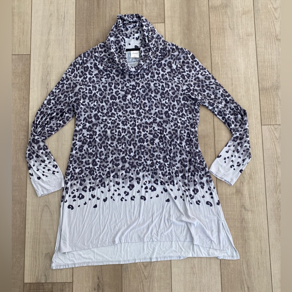 Soma Lounge Wear Tunic Top Gray Animal Print Stretch